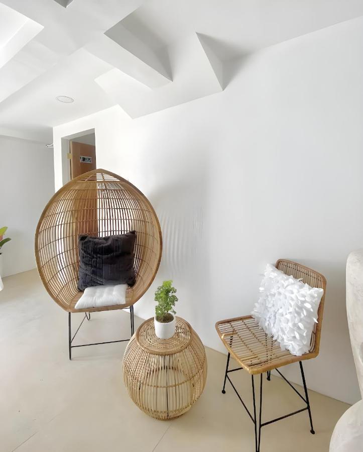 New Modern Home Near Airport, Beach And Fast Wi-Fi Sudtungan Exterior photo