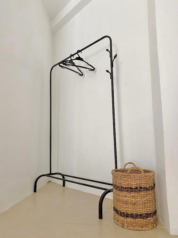 New Modern Home Near Airport, Beach And Fast Wi-Fi Sudtungan Exterior photo