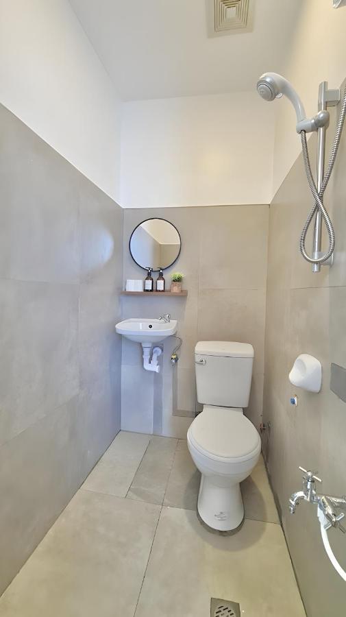 New Modern Home Near Airport, Beach And Fast Wi-Fi Sudtungan Exterior photo