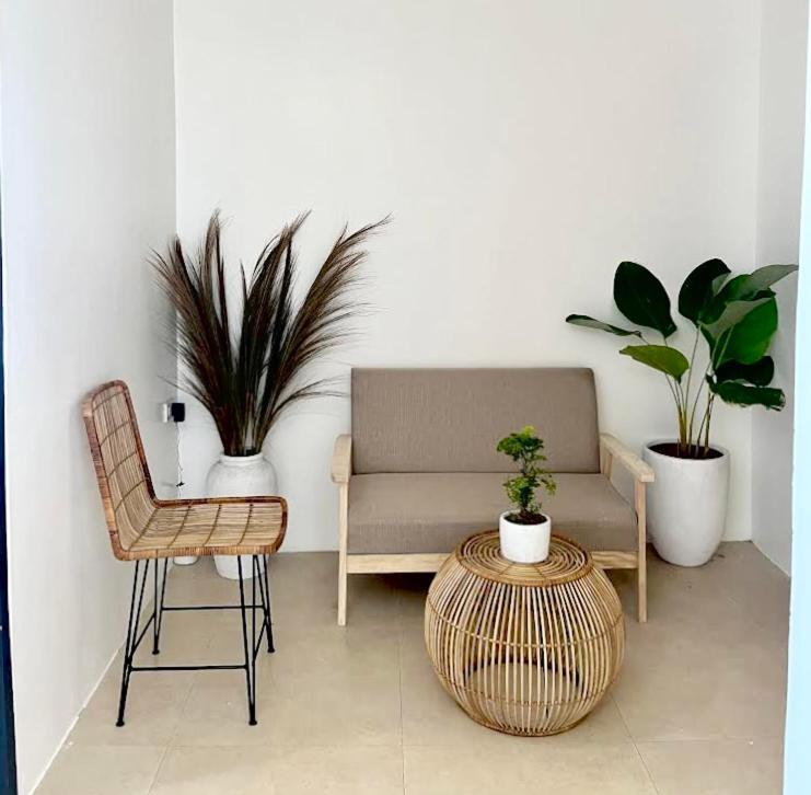New Modern Home Near Airport, Beach And Fast Wi-Fi Sudtungan Exterior photo